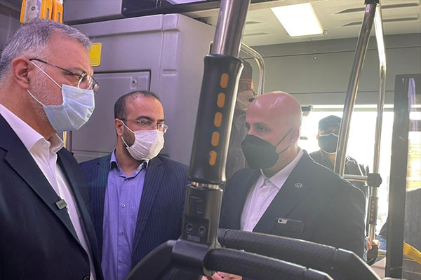 بازدید دکتر زاکانی شهردار تهران از اتوبوس برقی زیما